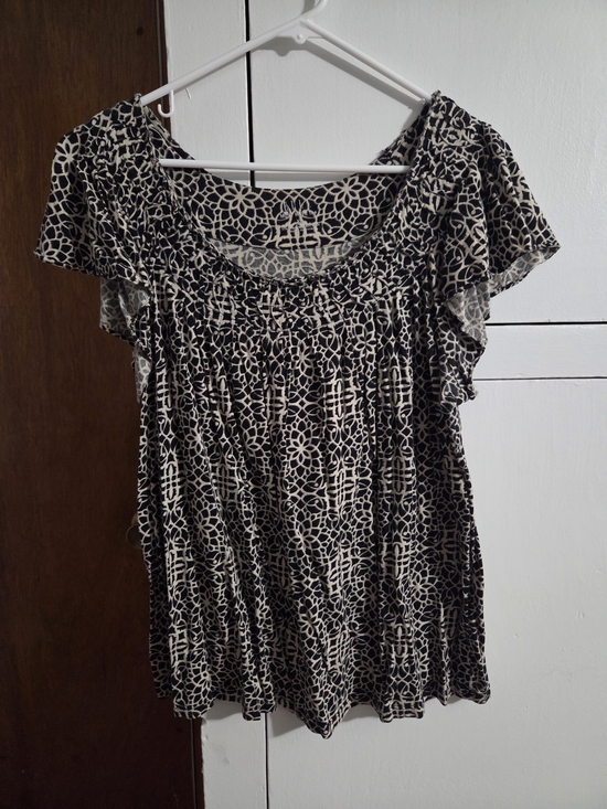 Elle Tops - Elle Black and Cream Short Sleeve Floral-Style Blouse